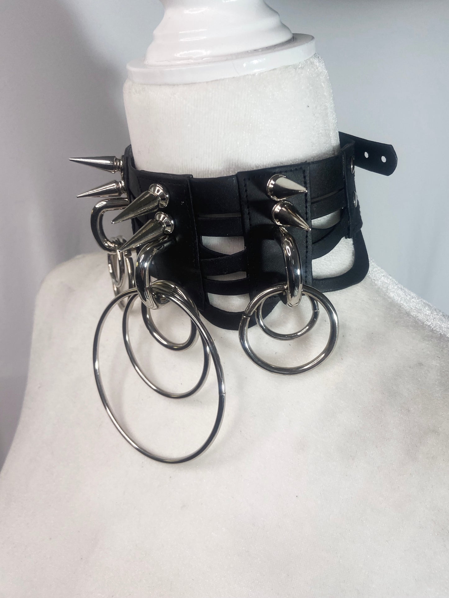 Loose Strings Collar